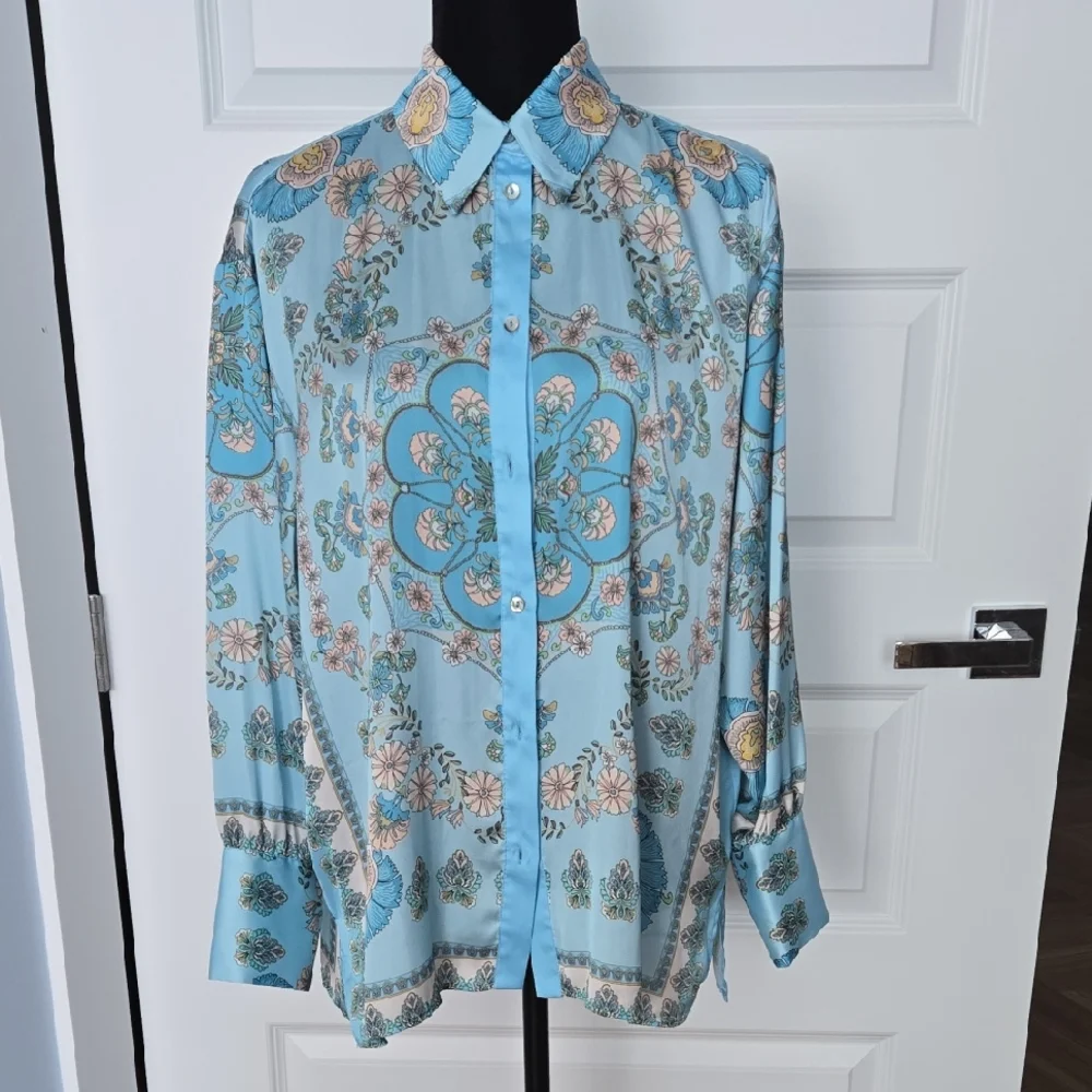 Zara Light Blue Floral Medallion Button-Up Shirt NWT Medium - Picture 3 of 5